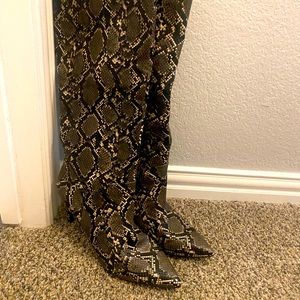 Women snake skin boots, knee high, high heel Brand New, size 11